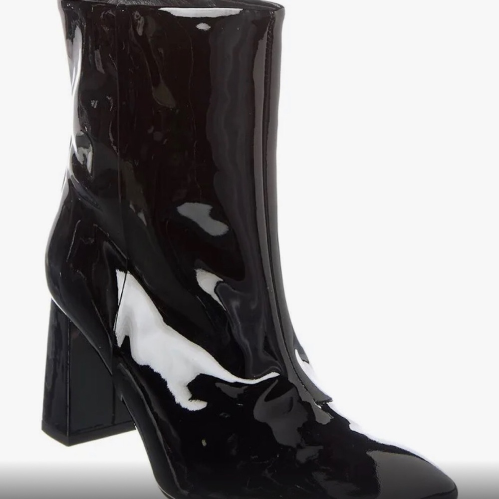 GOOD AMERICAN Patent Leather Boots.